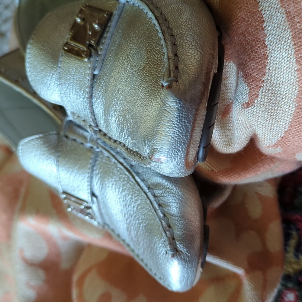 Louis Vuitton silver loafers - Picture 6 of 9